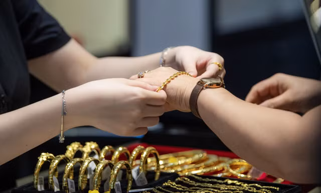 Giá vàng hôm nay (18/5): Tiếp đà giảm mạnh