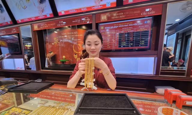Giá vàng hôm nay (28/9): Đồng loạt giảm mạnh