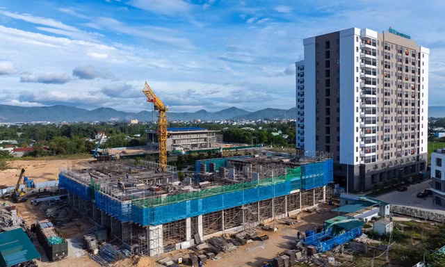 Kéo giá nhà xuống cách nào?