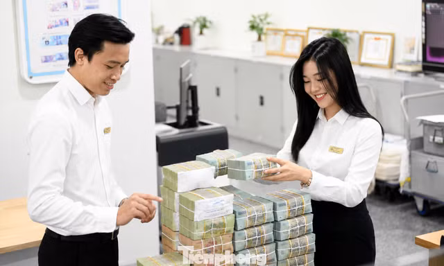 Phía sau 11 triệu tỷ đồng đang gửi trong ngân hàng 