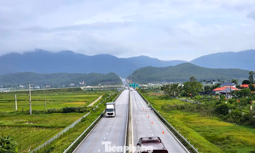 Lượng xe đi cao tốc qua Thanh Hóa, Nghệ An, Hà Tĩnh bất ngờ giảm