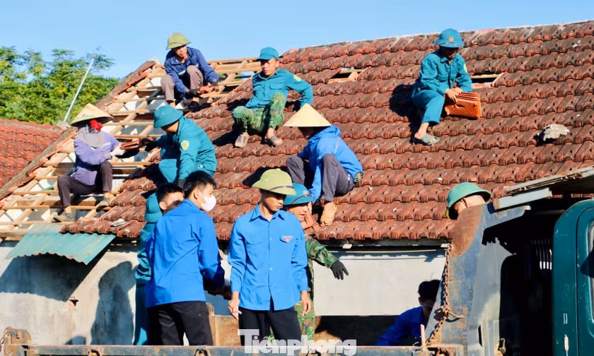 Thanh niên đội nắng, góp sức giải phóng mặt bằng cao tốc nghìn tỉ
