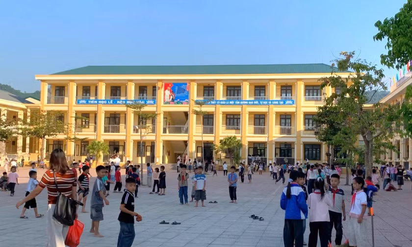 Nghệ An hỏa tốc xử nghiêm vụ hàng trăm học sinh nghỉ học