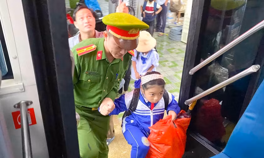 Vụ phản đối sau sáp nhập, 129 em vẫn chưa đến trường sau 3 tuần học