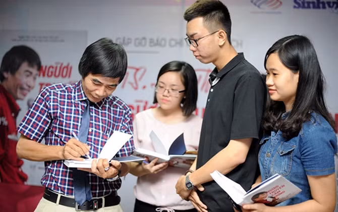 Chém gió vỉa hè cực chất giữa TS Lê Thẩm Dương với Sinh viên