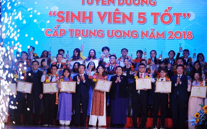 Vinh danh 190 "Sinh viên 5 tốt" cấp Trung ương