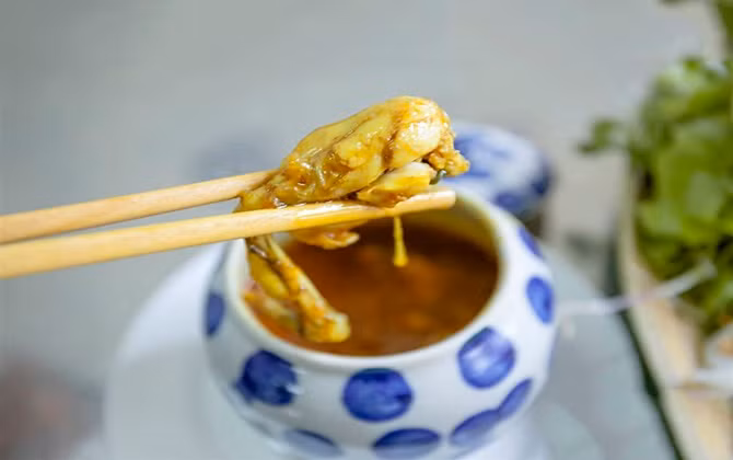 Trưa nay “măm” gì: Mỳ Quảng ếch ngay cho ngày thứ Hai
