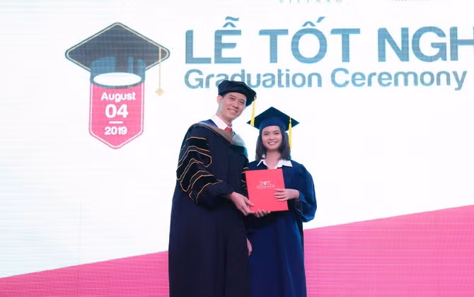 Sinh viên trường CĐ Việt Mỹ được 12 tập đoàn, tổng công ty tuyển dụng ngay tại Lễ tốt nghiệp