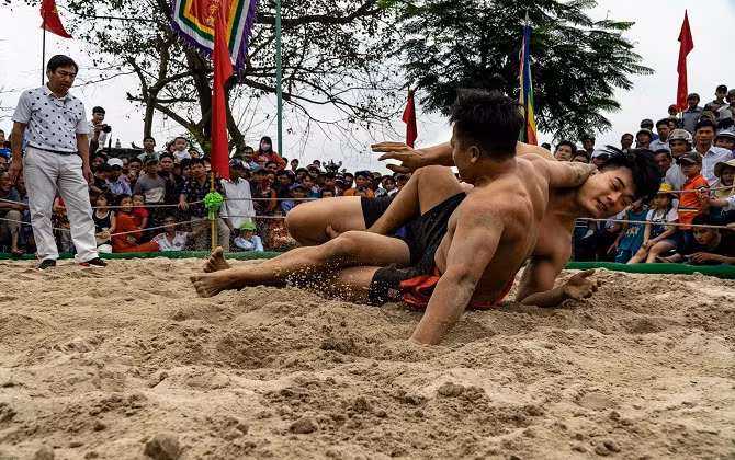 Hội vật làng Thủ Lễ ở Thừa Thiên Huế