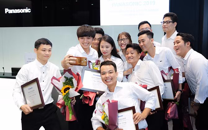 Trao gần 52 tỷ đồng học bổng cho sinh viên Việt Nam
