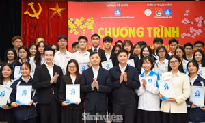 Những phần quà Tết tiếp sức cán bộ Hội Sinh viên vượt khó