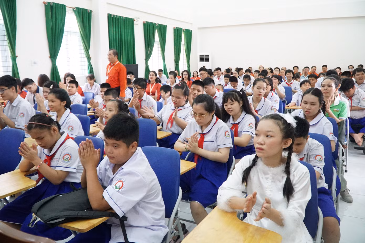 Học sinh Trường Phổ thông đặc biệt Nguyễn Đình Chiểu trong ngày khai giảng