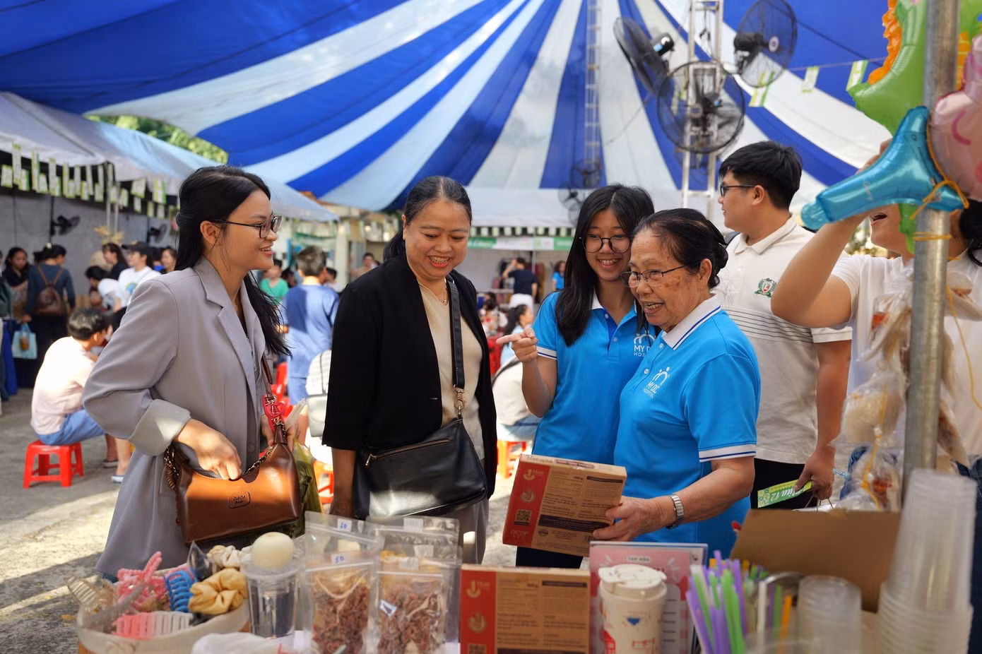bs-ngoc-phuong-trong-buoi-gay-quy.jpg
