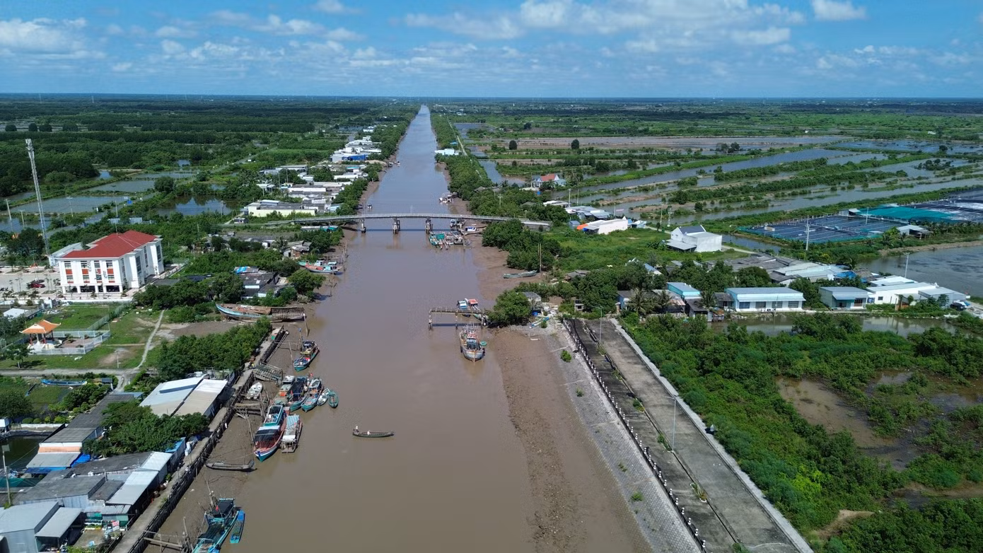 trung-tam-xa-tan-thuan.jpg