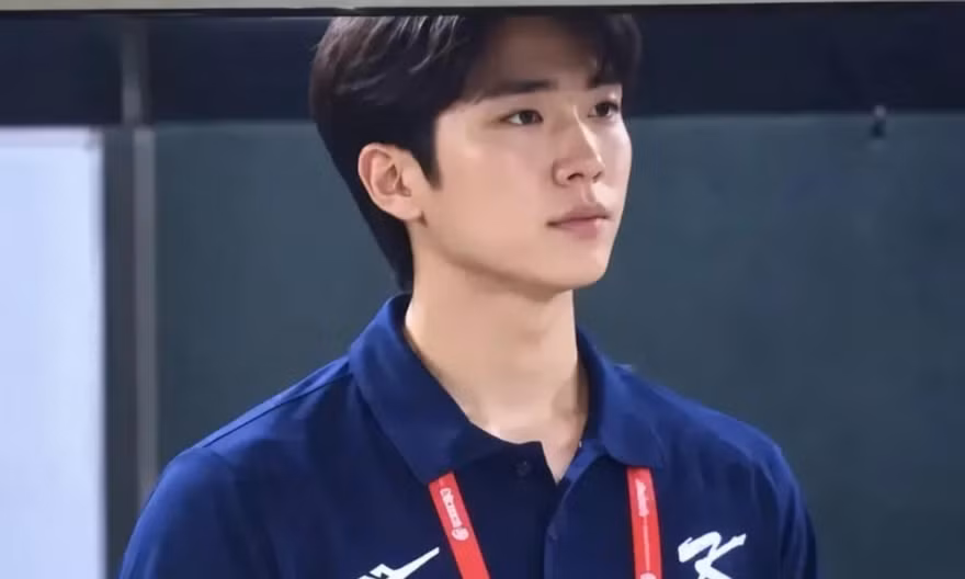 Phiên dịch viên Asiad quá đẹp trai khiến khán giả mất tập trung