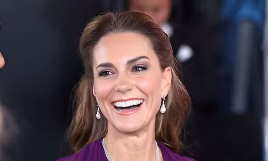Công nương Kate rạng ngời
