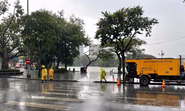 Hà Nội nhiều nơi mưa rất to, chưa ghi nhận ngập úng