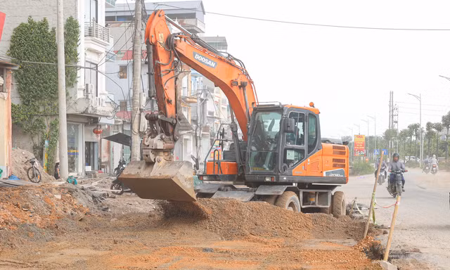 Gỡ 'nút thắt' sau 6 năm, Quốc lộ 21B tăng tốc thông tuyến
