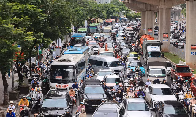 Hà Nội phân luồng từ xa, gỡ điểm nghẽn ùn tắc cho tài xế dịp 2/9