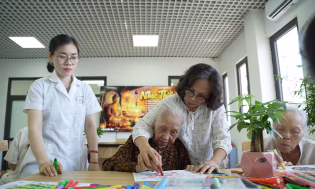 Viện dưỡng lão bán trú ở Hà Nội 'cháy chỗ', người cao tuổi phải đăng ký chờ tới lượt