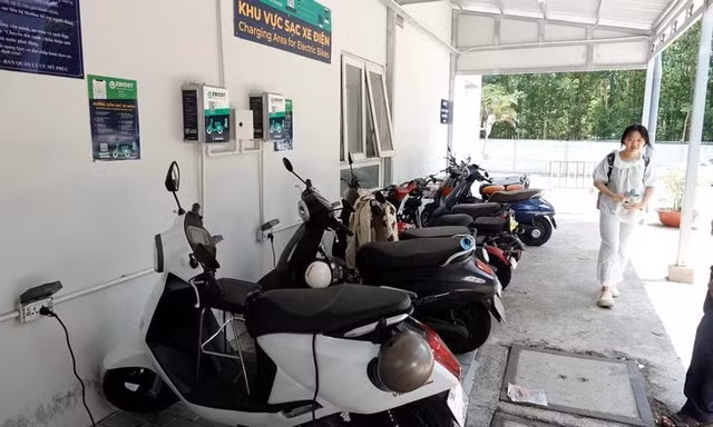 Chung cư Hà Nội loay hoay tìm chỗ sạc xe điện