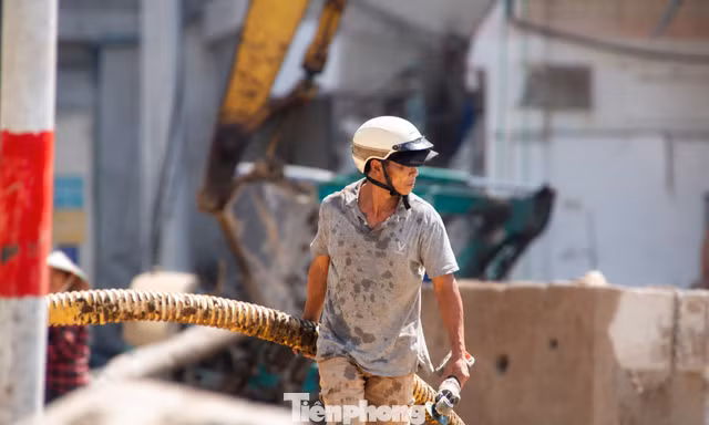 Phía sau kỳ nghỉ 2/9: Những người âm thầm giữ guồng quay Hà Nội