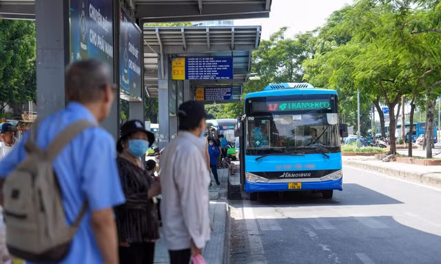 Hà Nội tăng cường xe buýt, tàu điện phục vụ kỳ thi lớp 10 và tốt nghiệp THPT 2026
