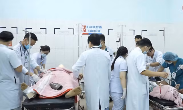 Khẩn cấp hiến máu trong đêm cứu nạn nhân người Lào vụ xe tải lao vào chợ 