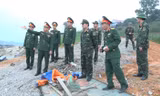 Quân khu 2 khảo sát bắc cầu phao qua sông Lô, đảm bảo giao thông trước Tết