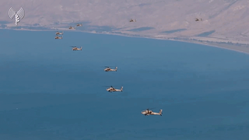 Phi đội trực thăng Apache của Israel rầm rộ tiến về căn cứ phía Bắc