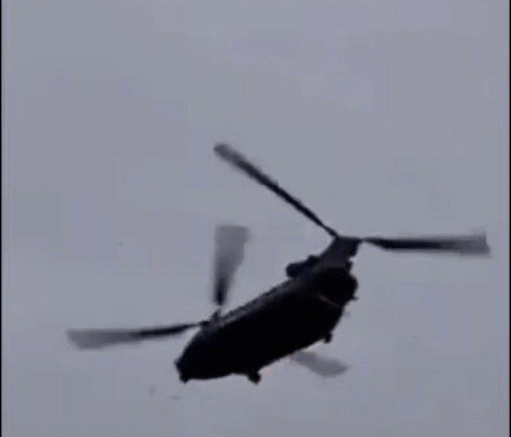 'Quái vật trên không' CH-47 Chinook xoay vòng lao thẳng xuống đất ở Bosnia, 4 người thiệt mạng
