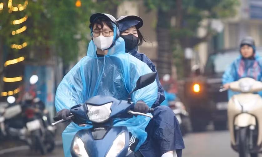 Thời tiết Hà Nội chuyển từ nóng sang mưa và mát lạnh.