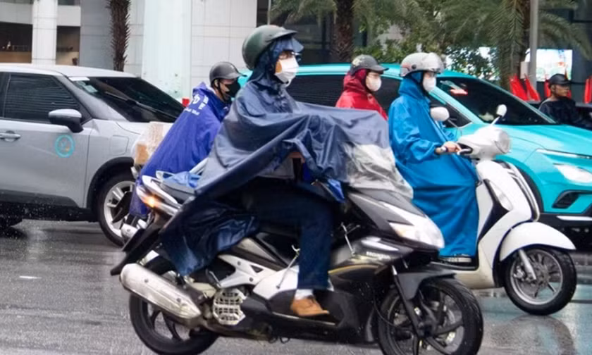Hà Nội được dự báo có mưa dông khi thời tiết thay đổi do ảnh hưởng của không khí lạnh đầu mùa.