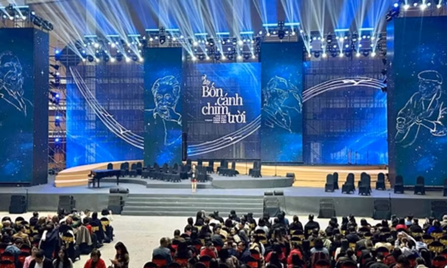 Nhạc sĩ Vũ Quang Trung nói lý do ngừng diễn show 'về đây bốn cánh chim trời' 