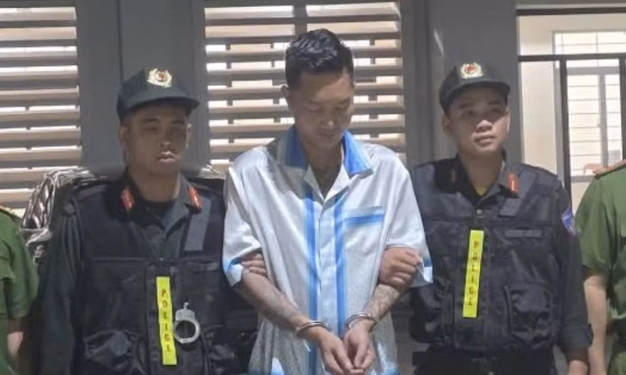 Khởi tố vợ chồng Huấn Hoa Hồng