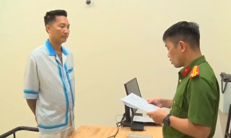Khởi tố vợ chồng Huấn Hoa Hồng