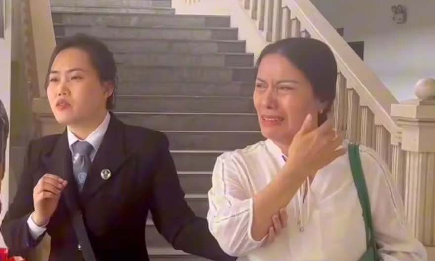 Cựu Hiệu trưởng Nguyễn Thị Bình khóc nghẹn vì mình mà con đi xin việc khắp nơi không được nhận