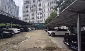 Khu 'đất vàng' biến tướng thành bãi gửi xe và chợ cóc