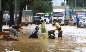 Hà Nội chuẩn bị kịch bản 'chống tê liệt' giao thông khi mưa cực đoan