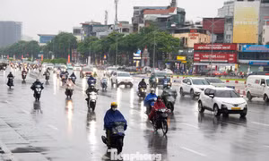 Nhiều 'rốn ngập' ở Hà Nội thoát cảnh ngập sâu sau mưa lớn dồn dập