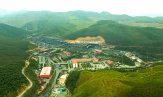 Thợ mỏ thi đua chào mừng Quảng Ninh trở thành thành phố trực thuộc Trung ương