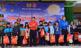 300 phần quà đến với học sinh vùng cao Đà Nẵng dịp Trung thu