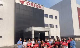 Orion x VinUni - Sinh viên trải nghiệm thực tế về chuỗi cung ứng và quản lý chất lượng trong sản xuất thực phẩm 