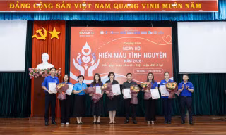 Những giọt máu hồng nối dài sự sống