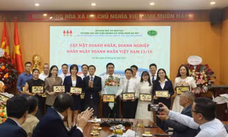 Trường đại học Kinh doanh và Công nghệ Hà Nội gặp mặt doanh nhân, doanh nghiệp nhân ngày Doanh nhân Việt Nam 13/10