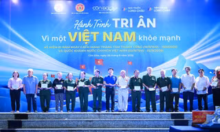 Long Châu đến Côn Đảo: Nối mạch tri ân, chăm sóc sức khỏe nơi đảo xa