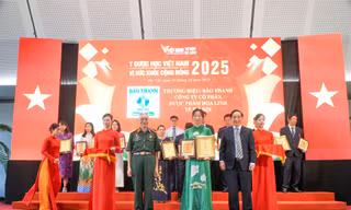 Bảo Thanh được vinh danh giải thưởng Lê Hữu Trác 'Vì sự nghiệp chăm sóc và bảo vệ sức khỏe nhân dân'
