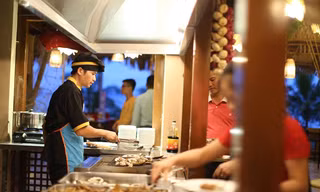 Mối nguy về an toàn thực phẩm và dịch vụ y tế trong ngành du lịch 
