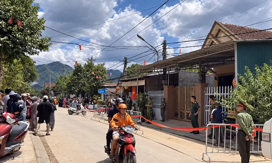 Người phụ nữ tử vong tại nhà với nhiều vết thương, người chồng gặp nạn cách 15km 