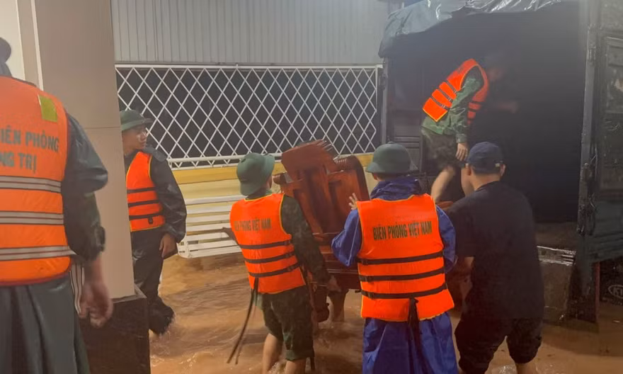 Nước sông Sê Pôn dâng nhanh, 700 người ở biên giới Quảng Trị phải sơ tán trong đêm 